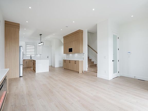 4th image of 957 Edgar Ave #102
