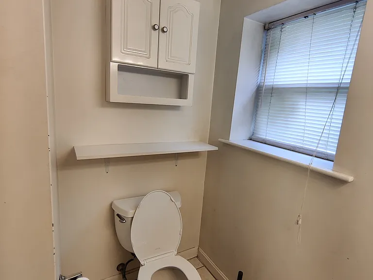 305 Summit Ave #4 — Photo 9