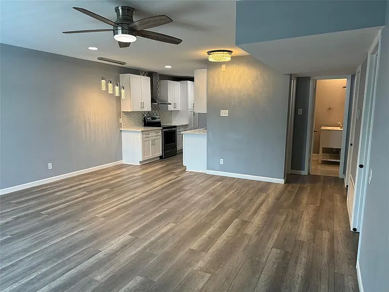 Tradewinds Condominiums — Photo 10