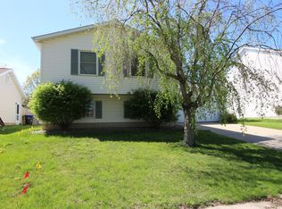 11 Rutherford Ct, Bloomington, IL 61705