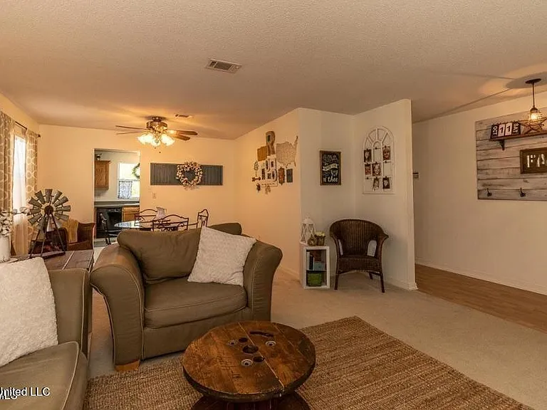 16222 Saddle Dr — Photo 6
