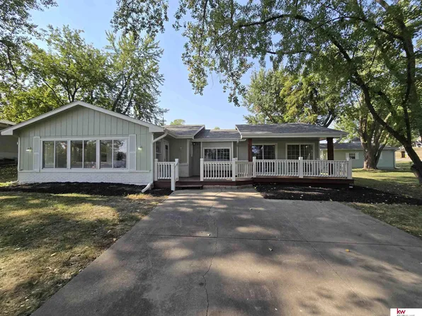 1031 Beaver Lake Blvd, Plattsmouth, NE 68048