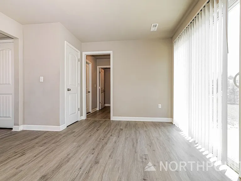 102 SW Rose St — Photo 5