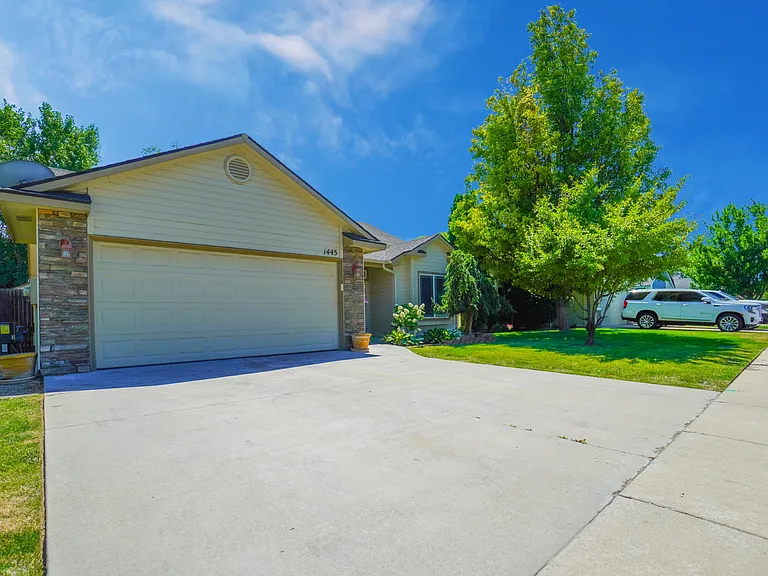 1445 W Silver Salmon Dr — Photo 1