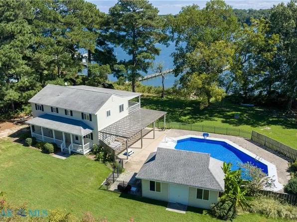 196 Churchill Rd, Hartfield, VA 23071