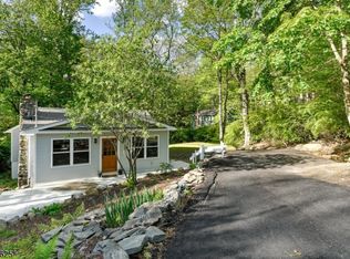 39 Old Rd, Ringwood, NJ 07456