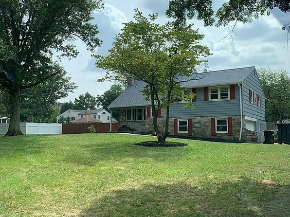 1204 Ardway Rd, Blue Bell, PA 19422