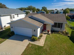 2720 Essington St, Bloomington, IL 61705