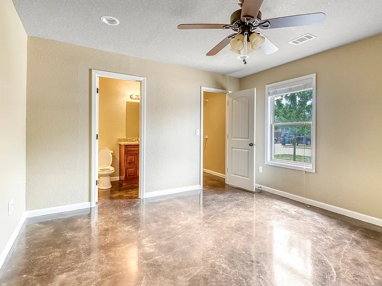 Primary Bedroom with En-Suite Full Bath & Walk-In Closet