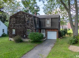 250 Pilgrim Rd, Bridgeport, CT 06610