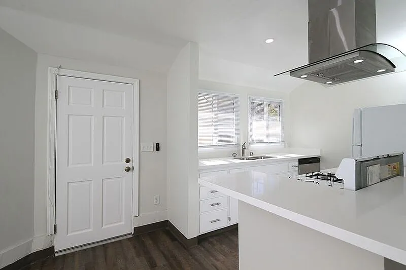 Studio, 1.0 bath, $1,550 — Photo 4