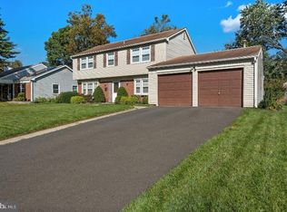 21 Newport Ln, Willingboro, NJ 08046