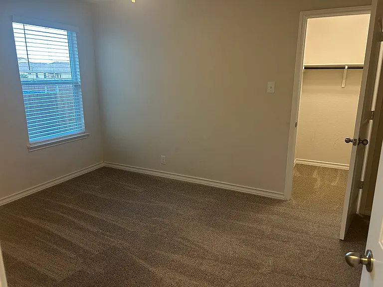 216 Grand Rpds — Photo 12