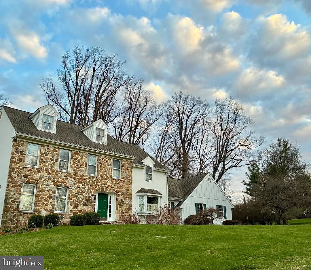 1109 Forsythe Ln photo 1