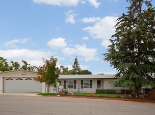 625 Hillcrest Ln, Fallbrook, CA 92028