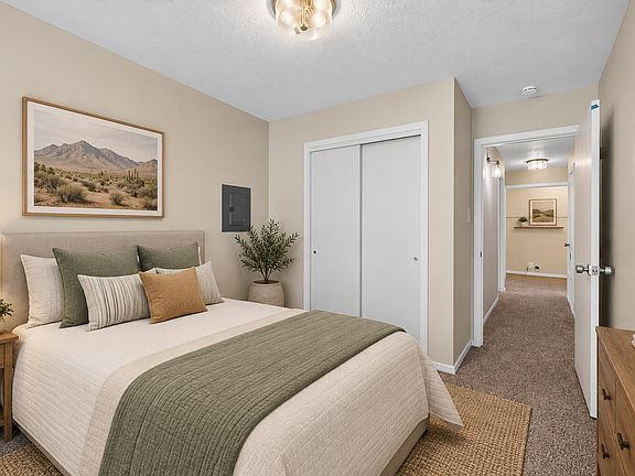 4th image of 884 Entrada Dr SW
