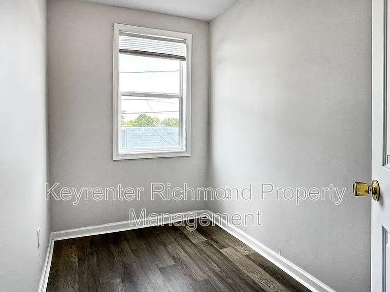 9 E 19th St — Photo 17