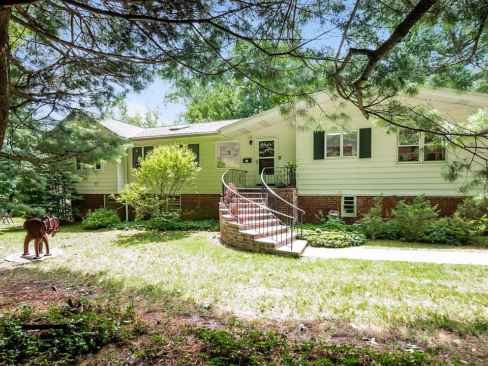 1st image of 15 Agnes Cir