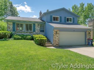 1020 N Hampton Dr NE, Grand Rapids, MI 49505