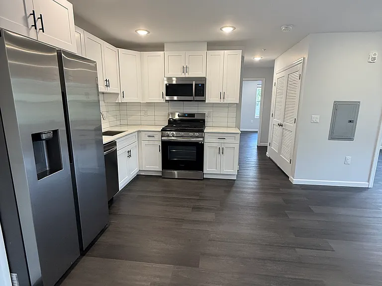 207 Redwood Ave #301 — Photo 3