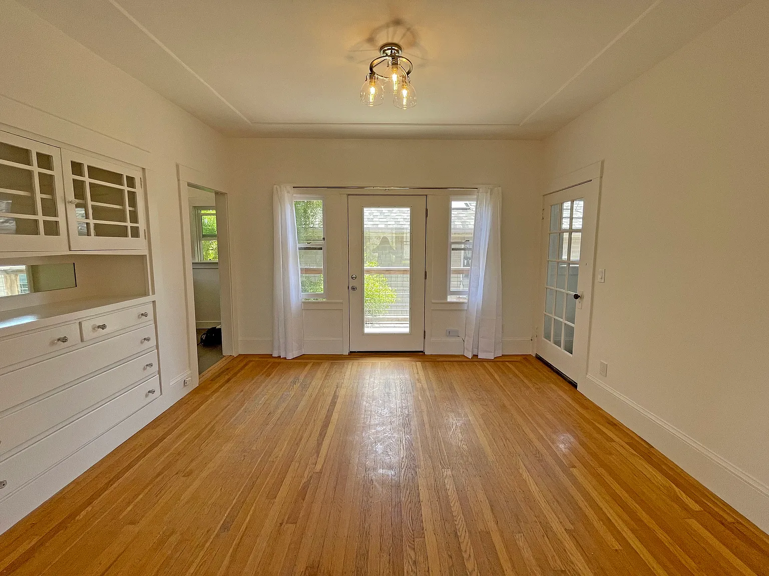 1 bed, 635 sqft, $3,000 — Photo 4