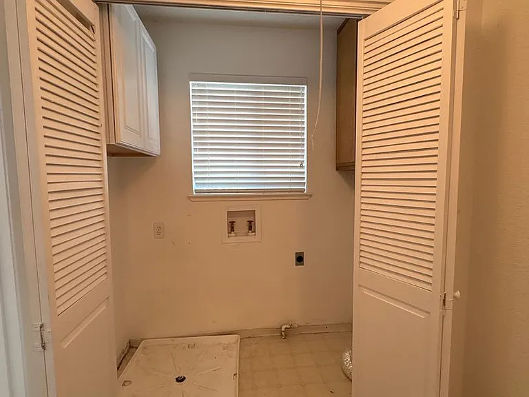 628 Saratoga Ct — Photo 23