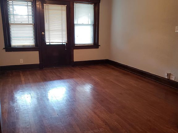 5th image of 820 E 43rd St APT 03