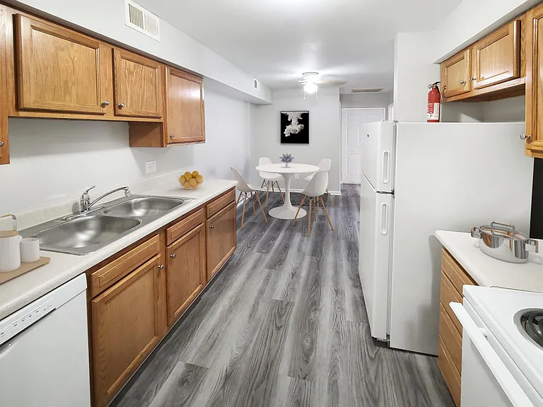 Five Points Courtyard Apartments — Photo 10