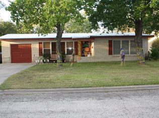 2104 Mistletoe Ave, Victoria, TX 77901