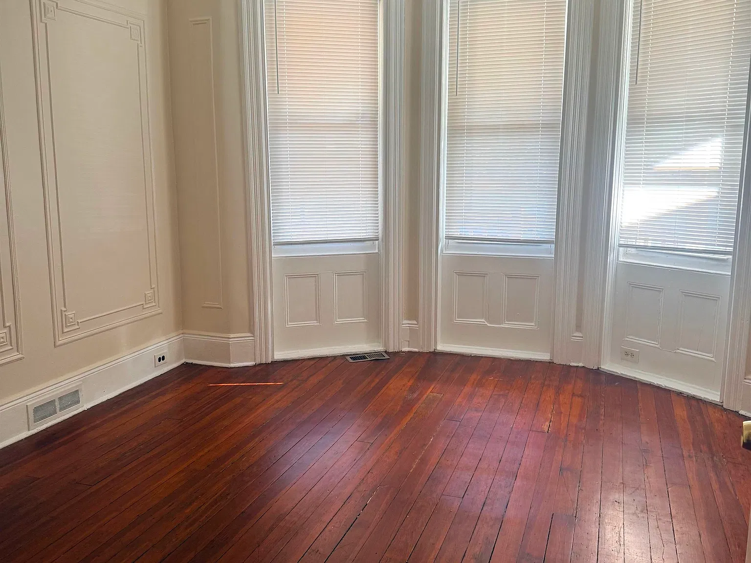 3 bed, 1.0 bath, $2,400 — Photo 3