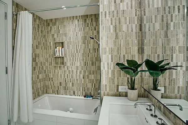 Rented by Dynamik Realty | media 27