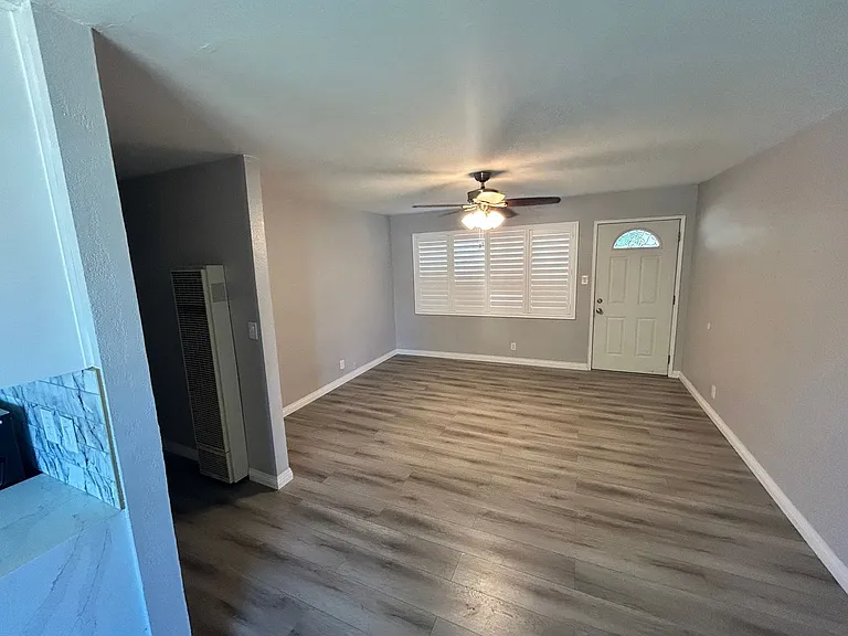 131 S Olive Ave — Photo 16