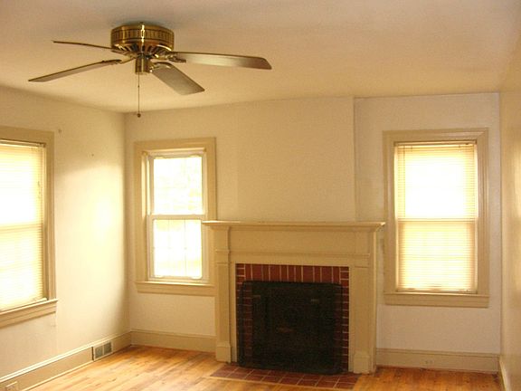Living room w/ fireplace