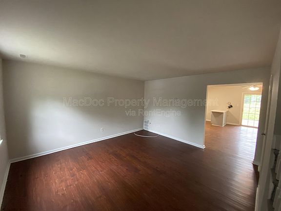2nd image of 719 Olde Greenwich Cir