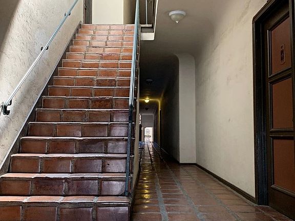 3rd image of 1848 N Mariposa Ave APT 206