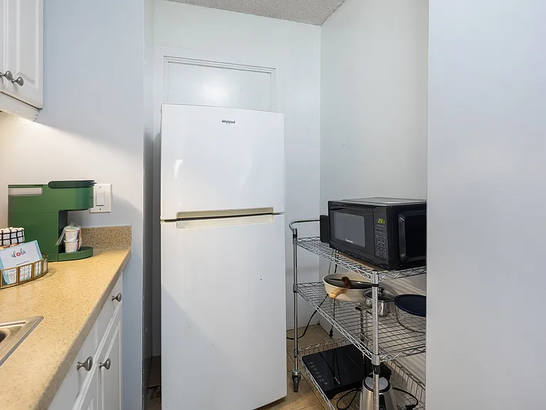 2464 Prince Edward St #501 — Photo 6