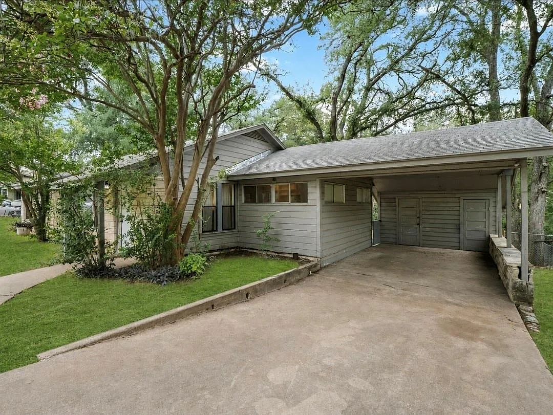 3 bed, 1.0 bath, 1278 sqft, $1,995 — Photo 3