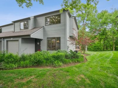 24 Stonegate Dr, Roseland, NJ, 07068