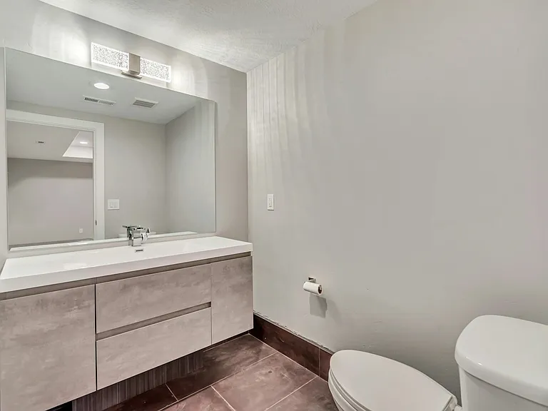 7033 S 300 E — Photo 22