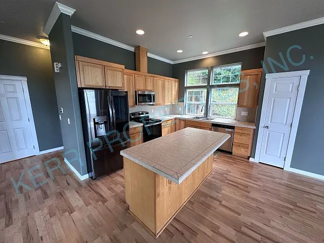 512 SE Espinosa St — Photo 6