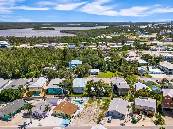 210 Fairweather Ln, Fort Myers Beach, FL 33931