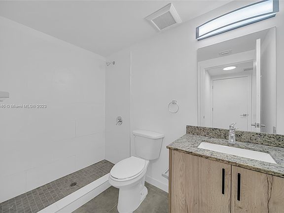 5th image of 14752 NE 6th Ave #206