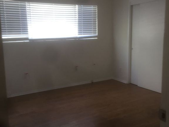 5th image of 1038 7th St APT 05