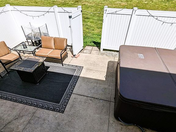 3rd image of 4057 Bishops Gate Cir