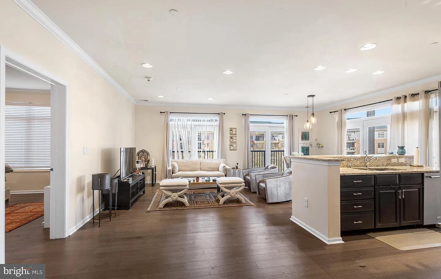 2 bed, 2.0 bath, 1374 sqft, $2,800 — Photo 2