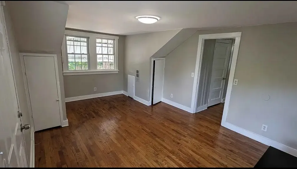 305 S Walnut St — Photo 4