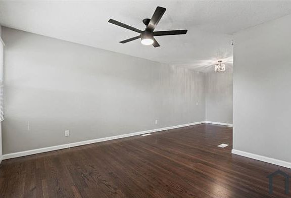 2nd image of 5001 Manchester Ave