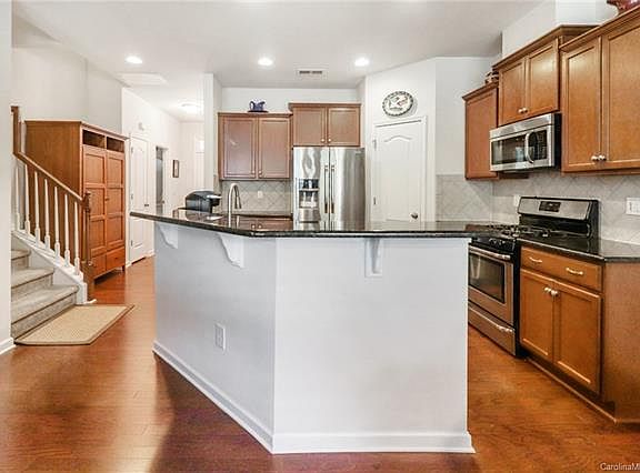 5th image of 3317 Yarmouth Ln