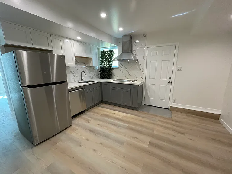 246 Morton Dr #B — Photo 2