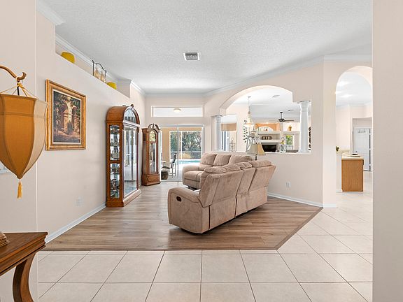 4th image of 2049 SW Catalina Terrace